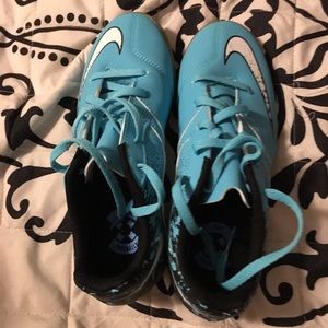Boys Nike bowmax indoor soccer shoes size 3.5